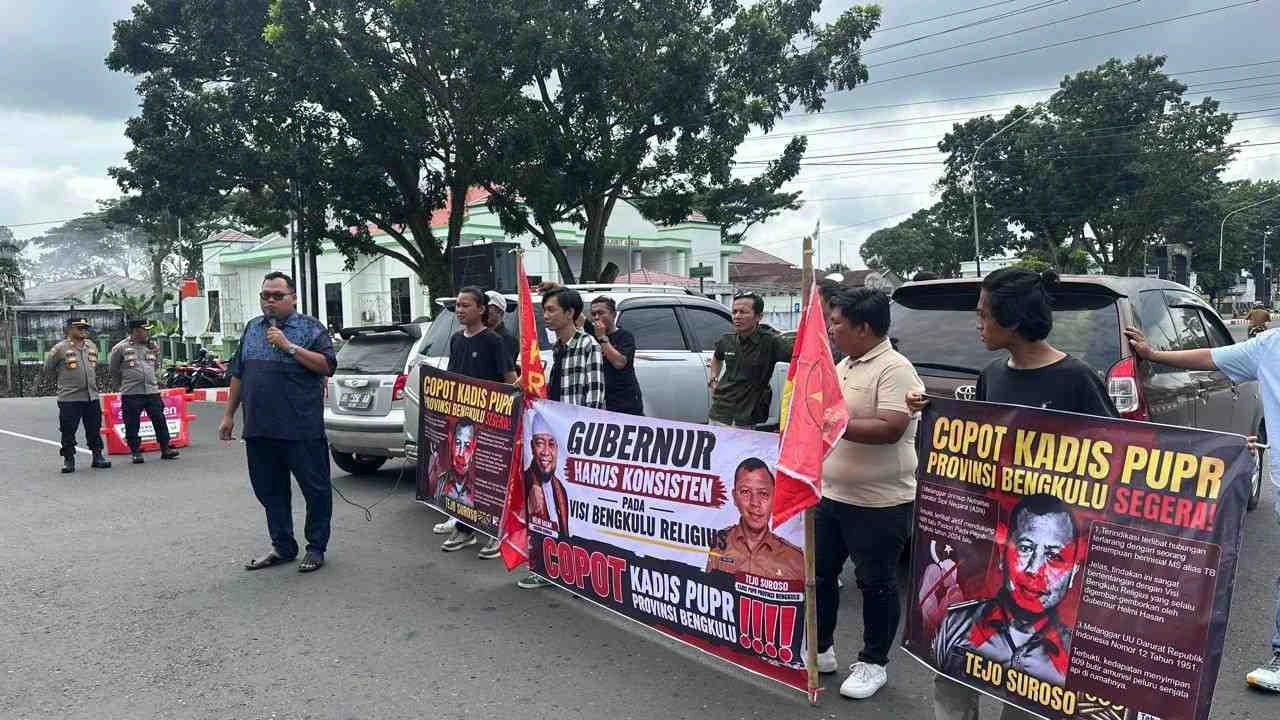 Terjerat Tiga Perkara, Gubernur Bengkulu Didesak Copot Kadis PU Tejo Suroso