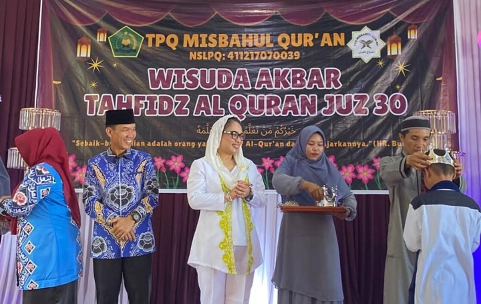Wisuda Tahfiz Perdana TPQ Misbahul Qur’an Lebong Dihadiri Senator Destita