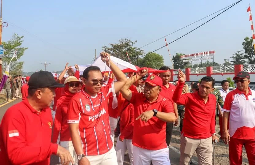 HUT Ke-81 RI, Pemkab Seluma Bentangkan Bendera Merah Putih Sepanjang 2.003 Meter