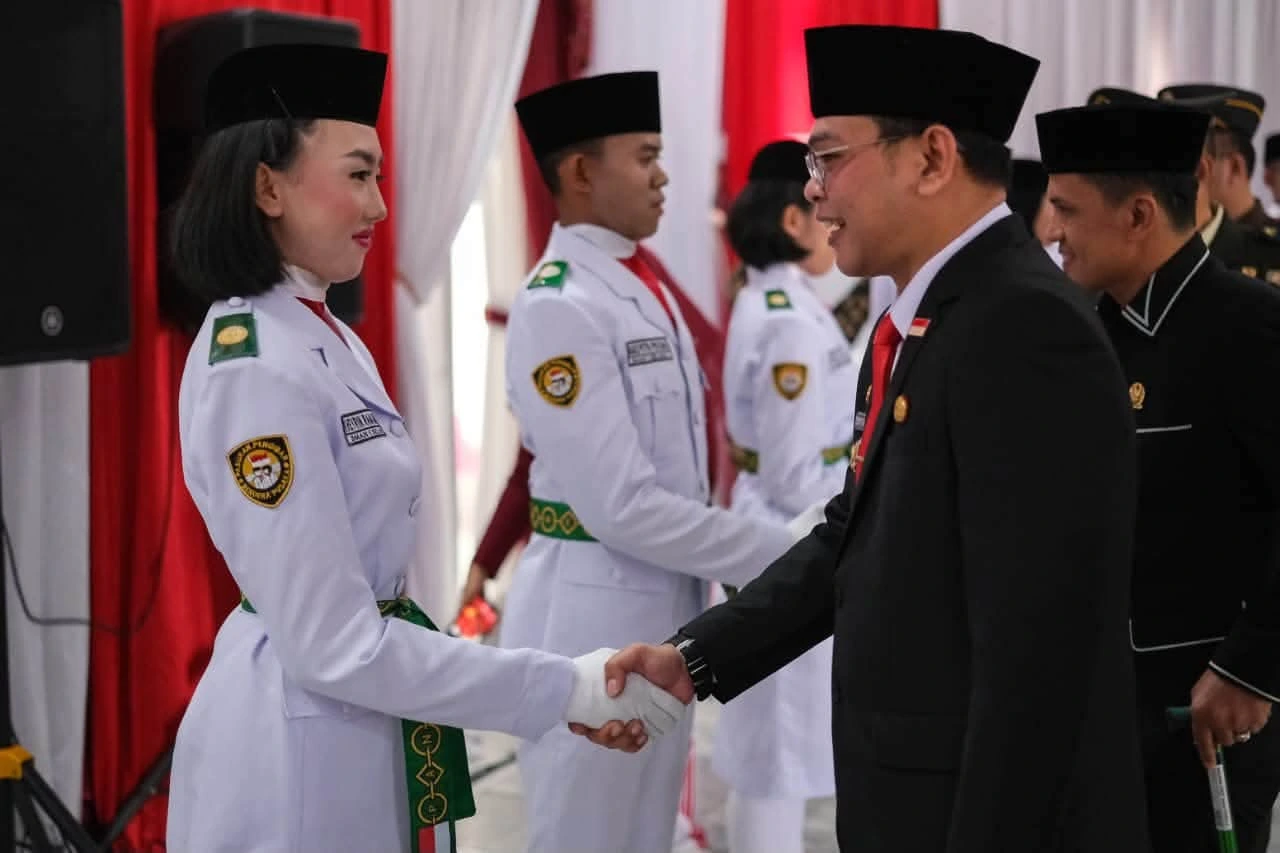Teddy Rahman Kukuhkan 36 Anggota Paskibraka, Sang Saka Merah Putih Siap Dikibarkan
