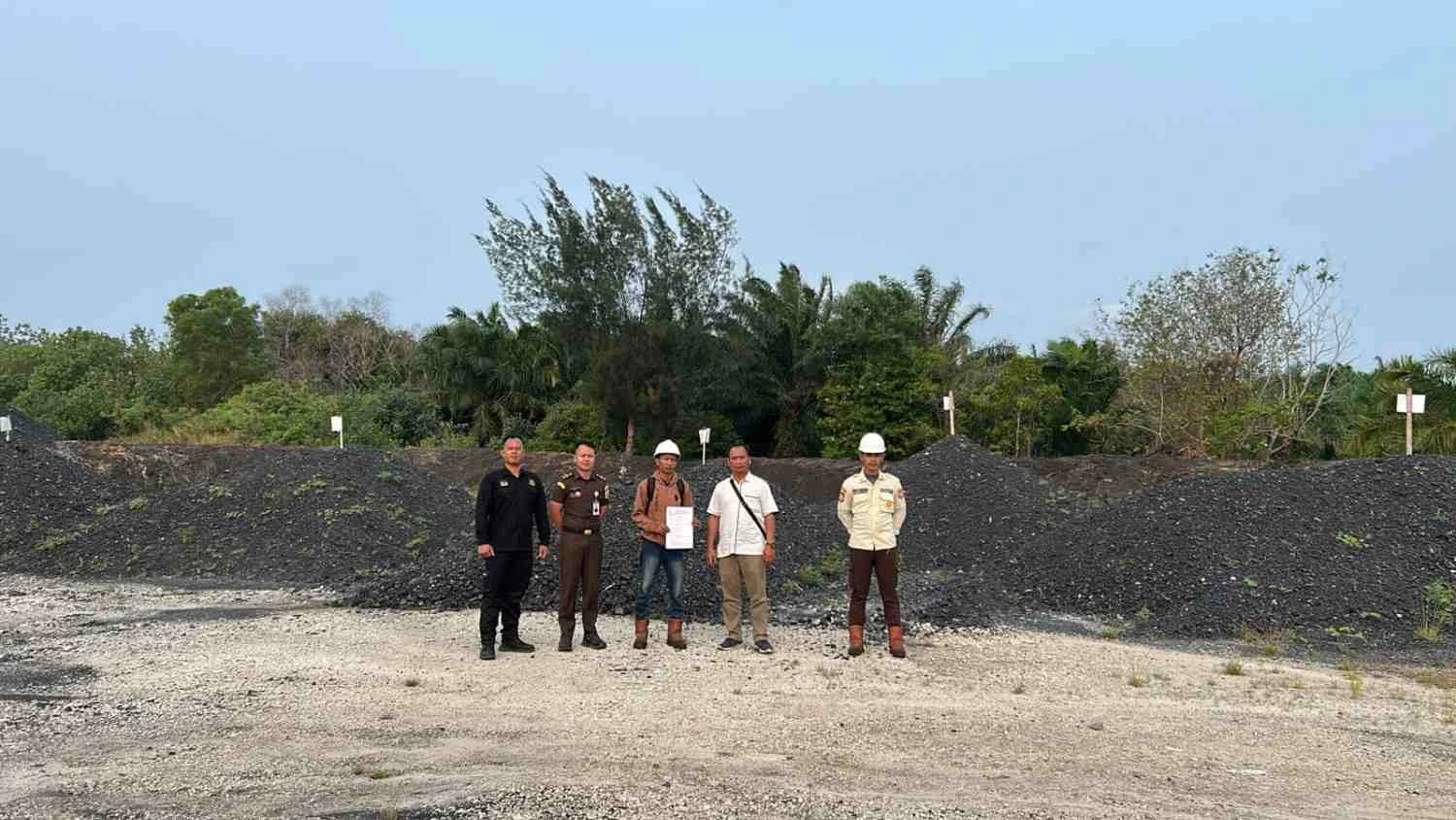 Kejari Bengkulu Tahan 3 Tersangka Tambang Ilegal, Sita 5 Truk dan 80 Ton Batu Bara